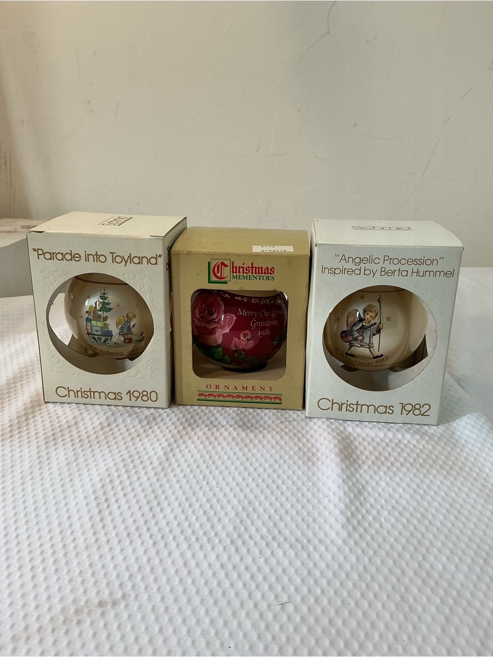 Red Rose Holiday Ornament - Classic Collectible1980-1982